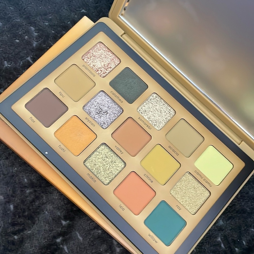 Natasha Denona YUCCA Eyeshadow PALETTE